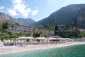 Blick vom Strand auf das Lykia World Village